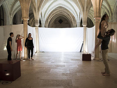 Quelqu'un va venir // Collectif NOSE, théâtre contemporain, actions culturelles et podcast